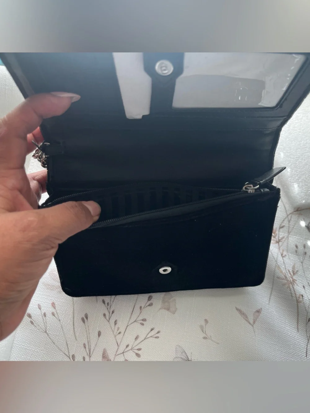 Victoria’s Secret Black Velvet Phone Wallet Wristlet - Picture 3 of 8